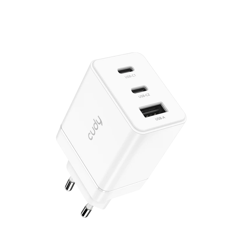 شاحن سريع 3 في 1 – 2× USB-C و1× USB-A بقدرة 67 واط + 18 واط