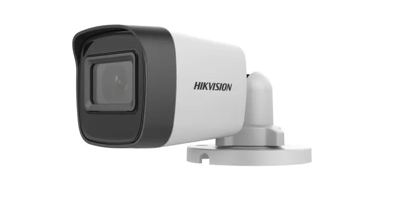 كاميرا مراقبة خارجية تناظرية من Hikvision بدقة 5MP و عدسة ثابتة 2.6-3.6 مم , بتصميم رصاصة , مع صوت .